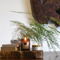 Hand Poured Premium Wild Fig Scented Soy Candle ~ 9 Oz - thumbnail 3