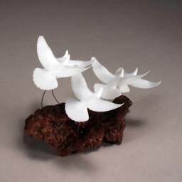 John Perry Dove Flock Sculpture, Pellucida Figurine On Burlwood Base - thumbnail 2
