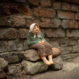 Grandma Sitting I - Green - thumbnail 2