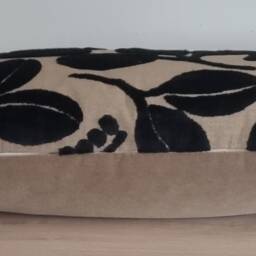 Designers Guild Morskaya Noir & Omega Velvet Cushion Cover 30x50 cm - thumbnail 2