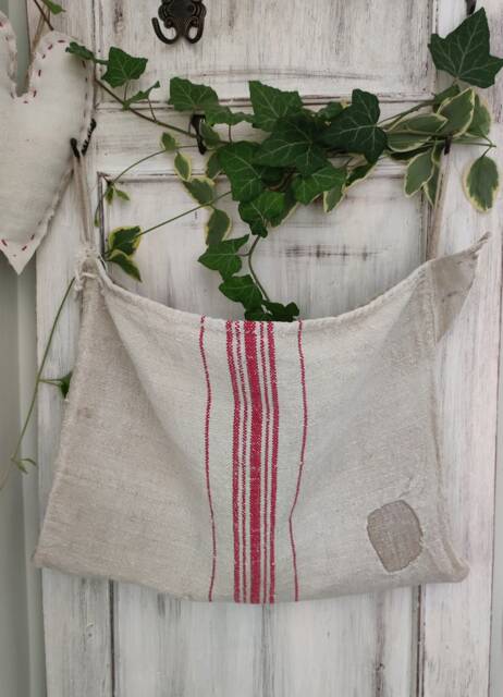 Patched Grain Sack Christmas Wall Pocket, Primitive Red Holiday Decor - Hd101 - image 1