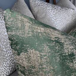 Elegant Olive Green Cushion Cover With Gold Shimmer - Luxury Scatter Pillow For Sofa & Bed Decor Curico Ashley Wilde - thumbnail 3