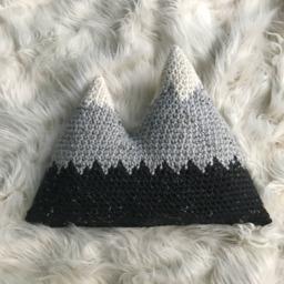 Crochet Mountain Range Pillow Chunky Wool Blend, Rustic Cabin Decor - thumbnail 1