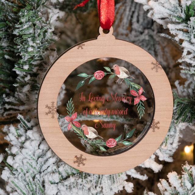 Personalised Christmas Robin in Loving Memory Wreath Memorial Tree Decoration - image 1