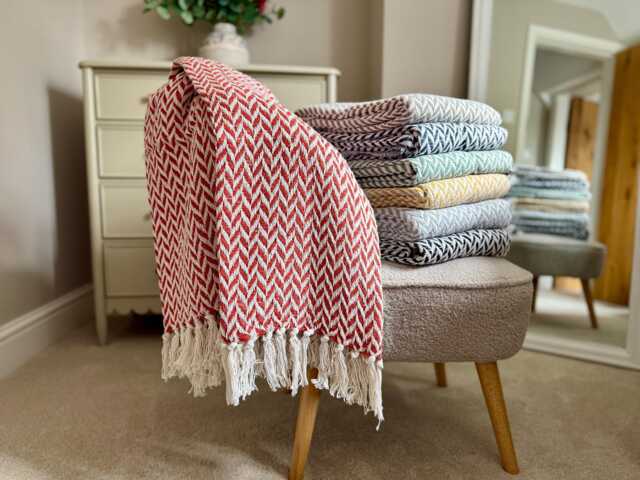 Hand-Woven Recycled Cotton Chevron Throw Blanket Fringed Design - image 1