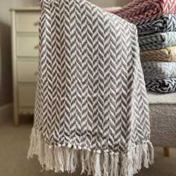 Hand-Woven Recycled Cotton Chevron Throw Blanket Fringed Design - thumbnail 3