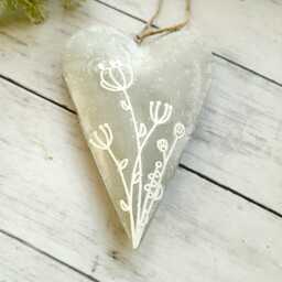 Large Grey Metal Hanging Heart Decoration With Tulip - The Home & Hearts Shop Rustic Wall Wedding Gift Christmas - thumbnail 3