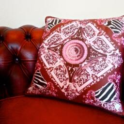 Victoria Pillow - Pink/Burgundy - thumbnail 2