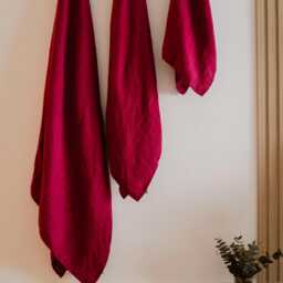 Linen Waffle Travel Towel - Lightweight & Soft Raspberry Red/Berry Toned - thumbnail 4