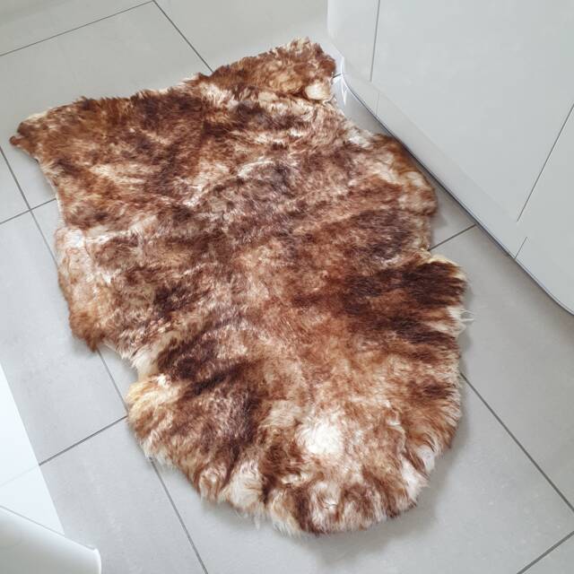Natural Sheepskin Rug, Tan Brown Cream Pelt - 130x90cm - image 1