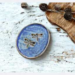 Handmade Dragonflies Stoneware Soap Dish With Drain - Pottery, Durable Bathroom Accessory, Insect Motif, Artisan Ceramic - thumbnail 3