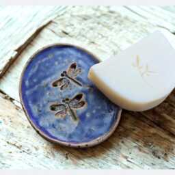 Handmade Dragonflies Stoneware Soap Dish With Drain - Pottery, Durable Bathroom Accessory, Insect Motif, Artisan Ceramic - thumbnail 2