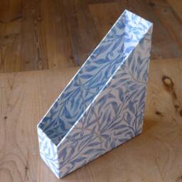 William Morris Magazine Holder in Willow Blue - Office Collection & Stationery Handmade England - thumbnail 3