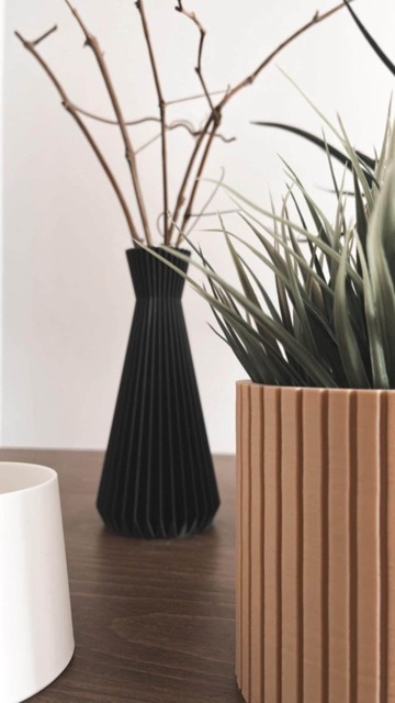 3D Printed Minimalist Flower Vase - 9 Inch Plant-Based Pla Vessel - image 1