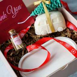Christmas Gift Set - Soy Wax Candle, Trinket Tray & Matches - thumbnail 4
