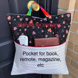 Minnie Mouse Black & Gold Reading Pillow - thumbnail 2