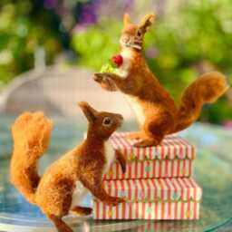 Needle Felted Red Squirrel - Wool Sculpture, Handmade Woodland Animal Art - thumbnail 3
