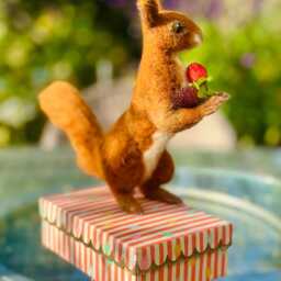 Needle Felted Red Squirrel - Wool Sculpture, Handmade Woodland Animal Art - thumbnail 2