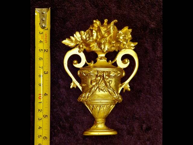 Ornate Applique Gilt Or White French Style Decorative Wall Urn Furniture Onlay Moulding Pediment Plastic Decoration - image 1