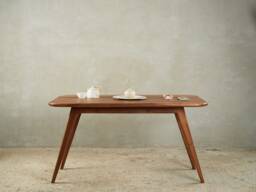 Luxurious Solid Walnut Dining Table - Japanese-Inspired Elegance & Stability For Modern