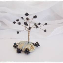 Black Agate Wire Tree Sculpture, Greek Pebble Base - thumbnail 2