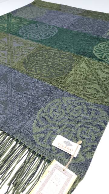 Calzeat Made in Scotland Jacquard Woven Celtic Knot Loudoun Throw - image 1