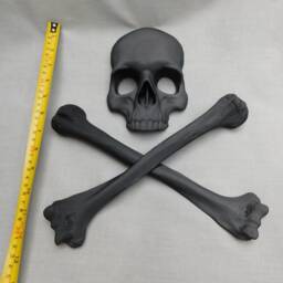 Skull & Crossbones Full Size Wall Hanging D??cor - Gothic Pirate Art Ornament