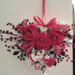 Garland Outdoor Base Heart Shaped White Wicker With Roses in Red Felt & Ceramic Powder Angels Hand Painted - thumbnail 2