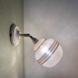 Vintage Tulip Wall Lamp in White & Gold Granite Glass - thumbnail 4