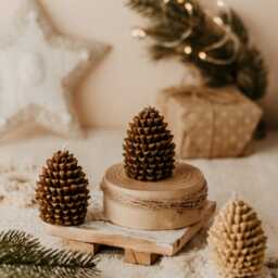 Pine Cone Candle, Christmas Holiday Decor, Winter Home Tabel Gift Decoration - thumbnail 3