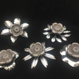 Pack Of 3 - Small Cast Iron Flowers, Heavy, Stackable, Steel Rosettes, Heavy Metal Iron Petal Paper Weight - thumbnail 4