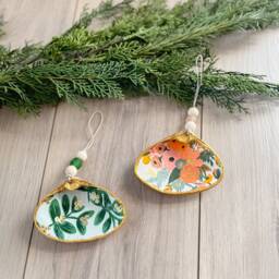 Rifle Paper Co. Christmas Ornament Gilded Decoupage Clam Shell - thumbnail 1