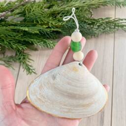 Rifle Paper Co. Christmas Ornament Gilded Decoupage Clam Shell - thumbnail 4