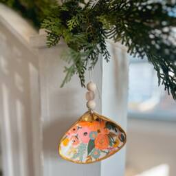 Rifle Paper Co. Christmas Ornament Gilded Decoupage Clam Shell - thumbnail 3