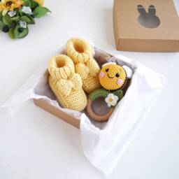 Bee Baby Girl Gift Set For Pregnant Sister, Bumble Bee Shower Box With Toy & Hand Knit Booties - thumbnail 3