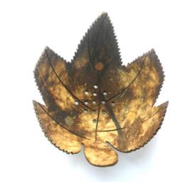 "Natural Coconut Shell Soap Dish Marijuana Leaf Shape Hand Carved Handmade Wooden Carving Home Art Decor/Zen Gift 5""x4.5""x2.75" - thumbnail 3