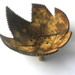 "Natural Coconut Shell Soap Dish Marijuana Leaf Shape Hand Carved Handmade Wooden Carving Home Art Decor/Zen Gift 5""x4.5""x2.75" - thumbnail 2