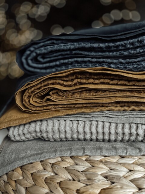 Set Of 2 Soft Linen Waffle Blankets Oeko-Tex Certified - image 1