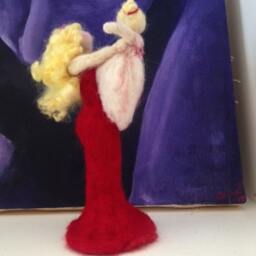 Mother & Toddler Daughter Wool Doll Sculpture - thumbnail 4