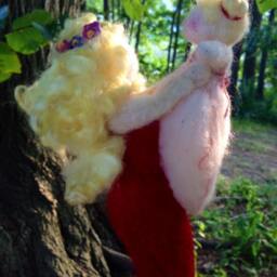 Mother & Toddler Daughter Wool Doll Sculpture - thumbnail 3
