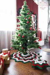 Crochet Christmas Tree Skirt Chunky Farmhouse Decor - 48-Inch