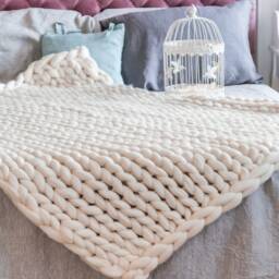 Soft Warm Chunky Knit Blanket, Fall Throw Blanket, Spring D??cor, 100% Merino Wool, Gift For Mom, Super Knitted Jumbo Throw - thumbnail 3