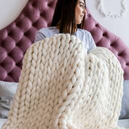 Soft Warm Chunky Knit Blanket, Fall Throw Blanket, Spring D??cor, 100% Merino Wool, Gift For Mom, Super Knitted Jumbo Throw - thumbnail 2