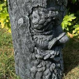Stone Garden Green Man Tree Stump Plinth Black & White Concrete Ornament - thumbnail 4