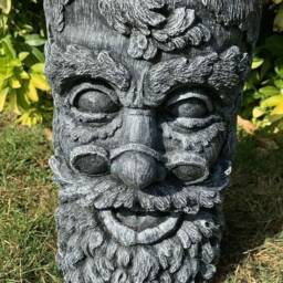 Stone Garden Green Man Tree Stump Plinth Black & White Concrete Ornament - thumbnail 2