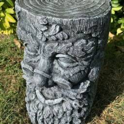 Stone Garden Green Man Tree Stump Plinth Black & White Concrete Ornament - thumbnail 3