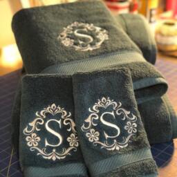 Monogrammed Bath Towel Personalized Embroidered Cotton Towel - thumbnail 4