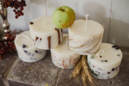 Set Of 5 Different Natural Wax Candles - Scented With Essential Oils Handmade Aromatherapy Decorated Dried Plants - thumbnail 1