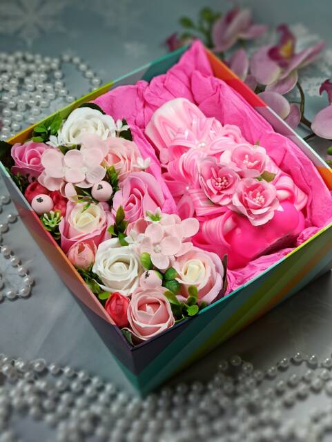 Medium Gift Box With Soap Roses & A Carved Candle Gift For Her Mother's Day Wedding Birthday Valentine's Luxury Handmade Soap Bouquet - image 1