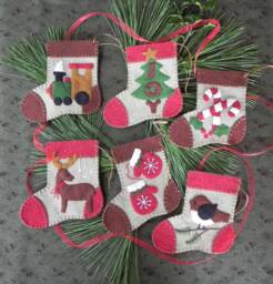 "Warm Feet Ornament Kit - Wool-Felt Christmas Stockings Diy Materials & Instructions Included 4"" X 4 1/2"